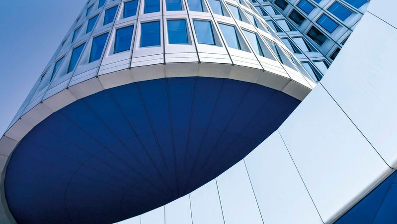 Die BMW-Tochter Mini startet in Polen, Italien und Schweden zum 1.1.2024 mit dem Agenturvertrieb. Im Bild die Konzernzentrale von BMW in München.(Bild:  BMW AG)