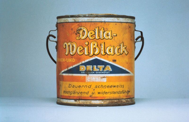 Historisches Delta-Weißlack-Gebinde. (Dörken)