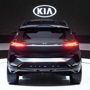 (Kia)