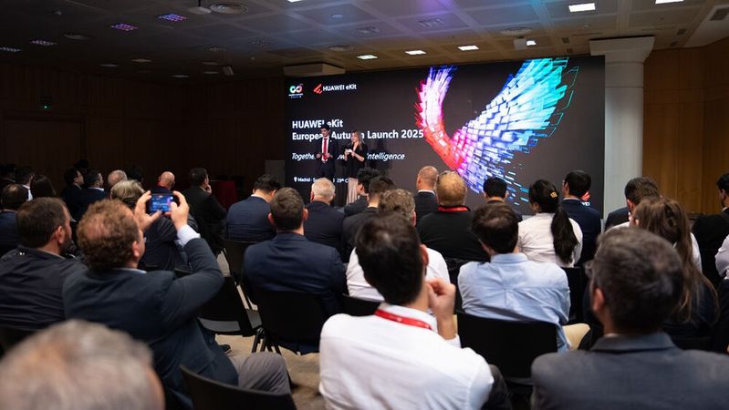 Auf der Huawei eKit European Autumn Launch 2025 in Madrid vorgestellt: Huawei mit seiner neuen „4+10+N“-Strategie. (Bild:  Huawei)