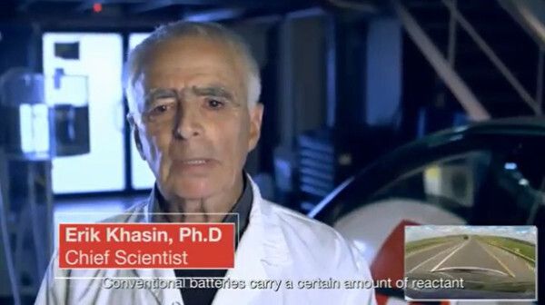 Erik Khasin, Ph.D, Phinergy Chief Scientist: „Eine konventionelle Metall-Luft-Zell ist aufgrund der in ihrer schweren Metallkatode enthaltenen Oxidationssubstanzen sehr unhandlich.“ (Phinergy)