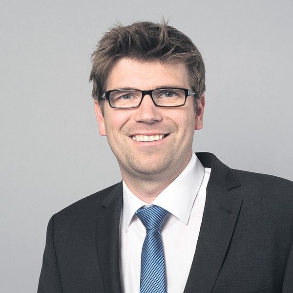 „Wir haben oft Kunden, die nur wenige Quadratmeter für die Blistermaschine zur Verfügung haben. Gemeinsam finden wir dann die beste Lösung“, berichtet Philipp Bohnet von Koch Pac-Systeme. (Bild: Koch Pac-Systeme)