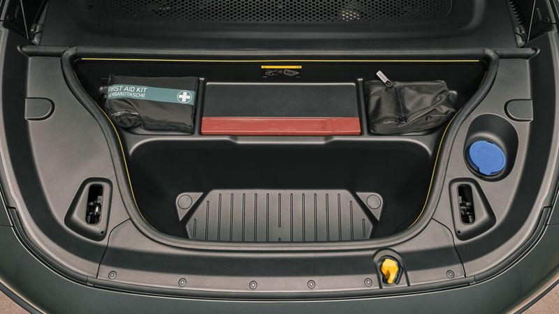 Das Ladekabel lässt sich im Frunk verstauen. (Bild: Volvo)