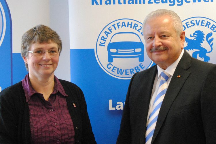 Geldwäscheexpertin Martina Wiegand vom Regierungspräsidium Gießen und LV-Präsident Jürgen Karpinski. (Foto: Baeuchle)