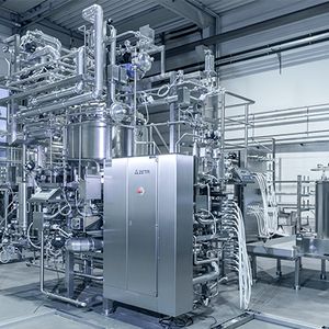 Die benutzerfreundliche Anlagenplanung ermöglicht einen einfachen Zugang zu den Prozesseinheiten und eine schnelle Wartung über speziell eingerichtete Werkstattplattformen.(Bild:  Zeta)