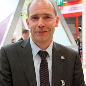 Tino Hutschenreuther, IMMS: „Wir haben die MICA echtzeitfähig gemacht mit einem RT-Patch. Die Lösung ermöglicht es, Prozesse strikt nacheinander abzuarbeiten. Das bietet für den Industrieeinsatz eine gute Anwendung, zum Beispiel für Condition Monitoring.“(Bild:  Karin Pfeiffer)