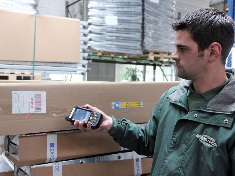 Bei Haas Logistic sind die Scanner per Mobilfunk mit dem eingesetzten Lagerverwaltungssystem verbunden. (Bild: Salt Mobile Systems)