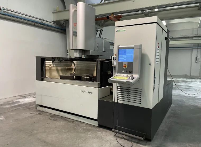 Mit dieser ONA NX6 steht eine weitere Senkerodiermaschine bereit, an den Meistbietenden verkauft zu werden. (Bild: Surplex)