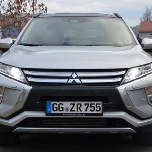 Der Mitsubishi Eclipse Cross ist das erste neue Auto für den deutschen Importeur seit dem Space Star. In Japan ist das Modell bereits seit 2012 auf dem Markt. Zum Start ist der Eclipse Cross ausschließlich mit dem 1,5-Liter-Turbobenziner erhältlich.(Bild:  Schreiner/»kfz-betrieb«)