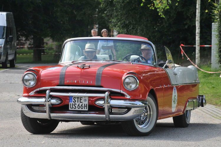 Oder den Pontiac Starchief von 1955. (Zietz /»kfz-betrieb«)