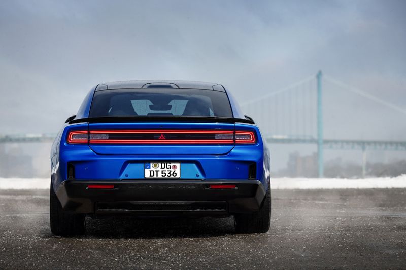 Den Dodge Charger gibt es weiterhin mit Verbrennungsmotor –und ab September auch wieder in Europa. (Bild: Dodge)