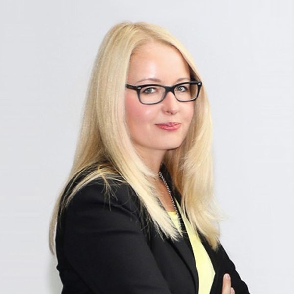 Kathrin Günther, Team Leader Sales Support Software & Automation bei Uhlmann: „Ob Identifizieren, Zählen, Messen oder Inspizieren – oder alles in Kombination: Das VisioRead-Kamerasystem ermöglicht eine hundertprozentige Kontrolle. Inline, in Echtzeit, beim Primär- und Sekundärverpacken.“ (Uhlmann Pac-Systeme GmbH & Co. KG)