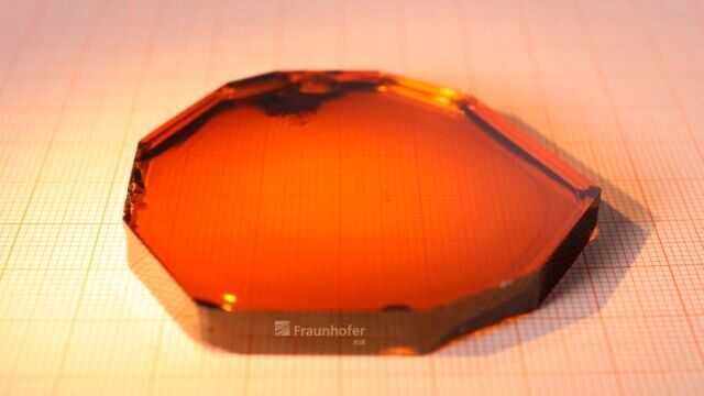 Aluminum nitride crystal with a diameter of 2 inches – grown in the Joint Lab of Fraunhofer IISB and PVA TePla.(Source:  Jennifer Reißig / Fraunhofer IISB)