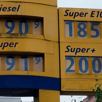 Die Spritpreise sinken derzeit, am 1. Juli werden sie jedoch deutlich nach oben springen. (Bild: Wehner/Vogel Communications Group)