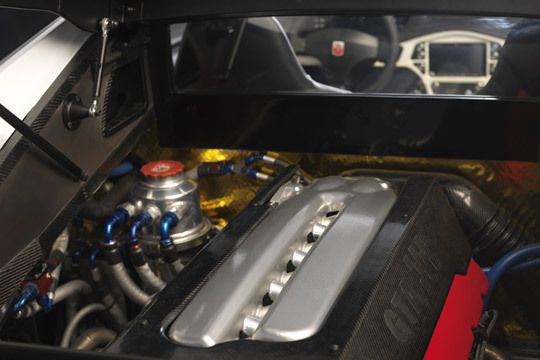 Der Mittelmotor ist auch als 840 PS starke Bioethanol-Variante erhältlich. (Archiv: Vogel Business Media)