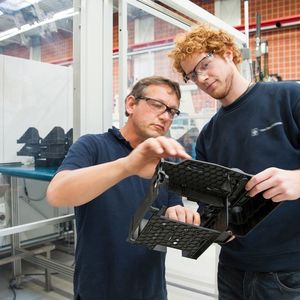 Zwischen den unterschiedlichen Polymergruppen und Herstellern gibt es große Schwankungen.
Deswegen führt Pöppelmann bereits seit vielen Jahren Materialanalysen durch.