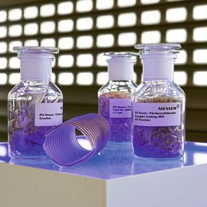 Beim Kaltmahlen werden die zu mahlenden Stoffe mit tiefkaltem flüssigem Stickstoff oder Kohlendioxid abgekühlt und versprödet. Mit diesem Verfahren werden besonders hohe Kornfeinheiten und eine hohe Durchsatzleistung des Mahlguts erzielt.(Bild:  Messer Group)