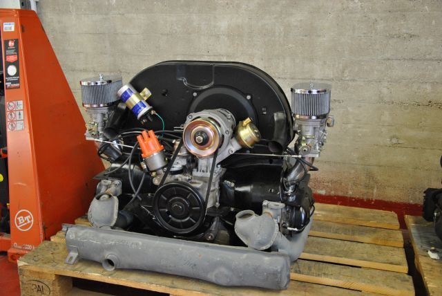 Wartet auf seinen Wiedereinbau: Unter anderem mittels Doppelvergaser gepimpter Typ1-Motor eines Bullis. (Foto: Dominsky)