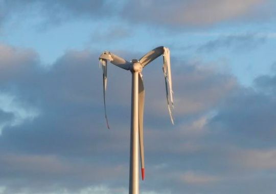 Windkraftanlagen haben eine genehmigte Betriebsdauer von 20 Jahren, sonst kann so etwas drohen. Doch Forscher aus dem Saarland arbeiten nun daran, bestehenden Windraftanlagen mehr Lebenszeit zu geben, sonst könnte die Energiewende schwieriger werden. Windkraftanlagen haben eine genehmigte Betriebsdauer von 20 Jahren, sonst kann so etwas drohen. Doch Forscher aus dem Saarland arbeiten nun daran, bestehenden Windraftanlagen mehr Lebenszeit zu geben, sonst könnte die Energiewende schwieriger werden.