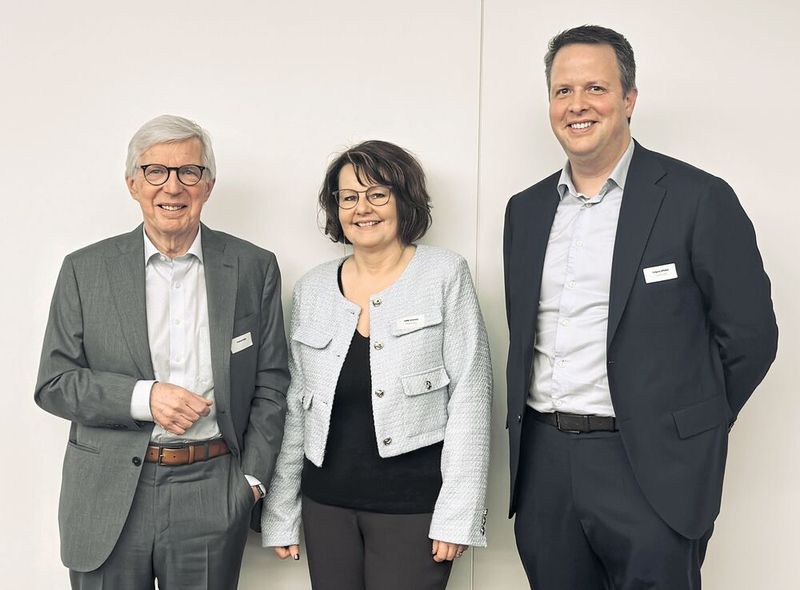 Francis Koller, Joëlle Schneiter et Gregory Affolter réunis pour l'Assemblée Générale 2026 de l'AFDT, la dernière ensemble. (Source : Margaux Pontieu)