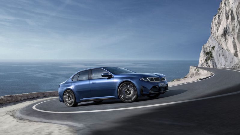 BMW has presented the i3. The electric 3 Series comes with a considerable range.(Image: BMW)