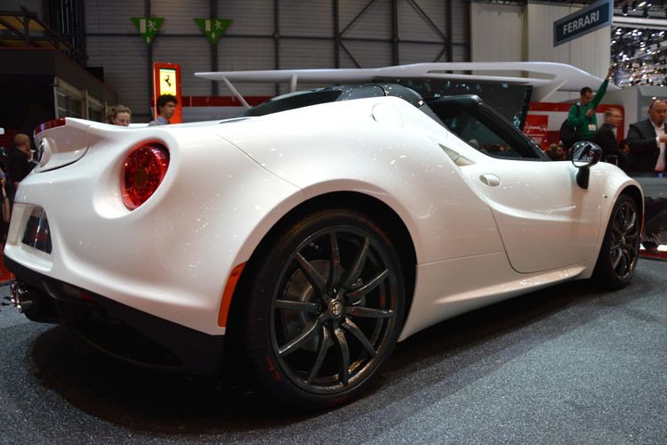 Schöner Rücken kann auch entzücken: Der Alfa Romeo Spider 4c soll Anfang kommenden Jahres in Serienfertigung gehen. (Foto: Achter)