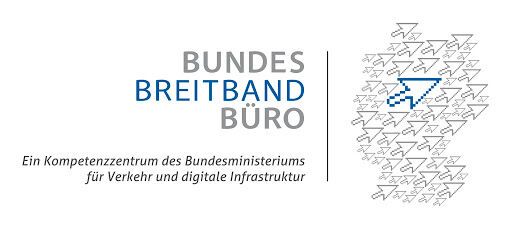 Mit einem Showcase ist das Breitbandbüro des Bundes in Hannover vertreten. Technologisches Herzstück der Informationskampagne Breitband@Mittelstand, die Unternehmern den Nutzen der Gigabit-Infrastruktur verdeutlichen soll, ist das Informationsmobil. Das Informationsmobil zeigt vor Ort anhand konkreter Anwendungsbeispiele auf, wie die digitale Transformation Kommunikation, Geschäftsmodelle und Produktionsprozesse künftig verändern wird. Experten des Breitbandbüros des Bundes (BBB) stellen Fördermöglichkeiten vor und beraten regionale Unternehmer. Diese können mit Hilfe des Bandbreitenrechners bereits im Vorfeld ihren Breitbandbedarf prüfen. (Bild: Breitbandbüro des Bundes)