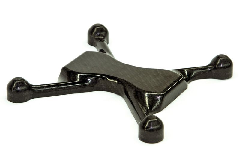 CFK-Komponente, die einer Flugzeugdrohne zu geringerem Gewicht verhilft. (Bild: Röder Präzision)