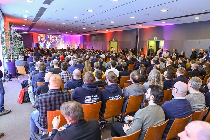 Die gut gefüllte Main Stage. (Bild: Christian Augustin)