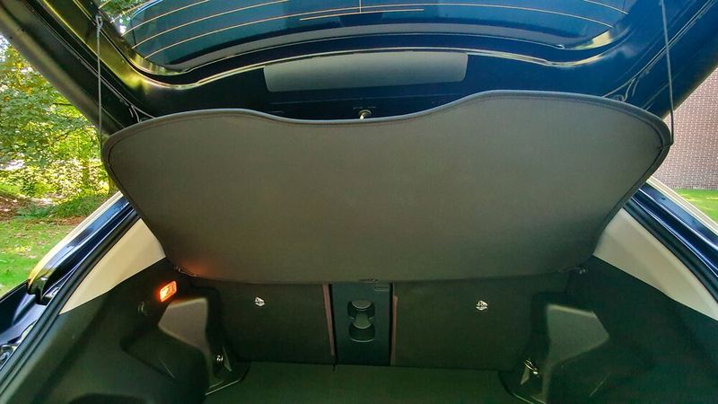 Pfiffig ist die flexible Kofferraumabdeckung. (Bild: Mauritz/»kfz-betrieb«)