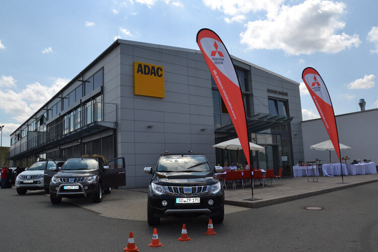 Auf dem Fahrsicherheitsgelände des ADAC in Weimar präsentierte Mitsubishi die mittlerweile fünfte Generation des L200. (Foto: Michel)
