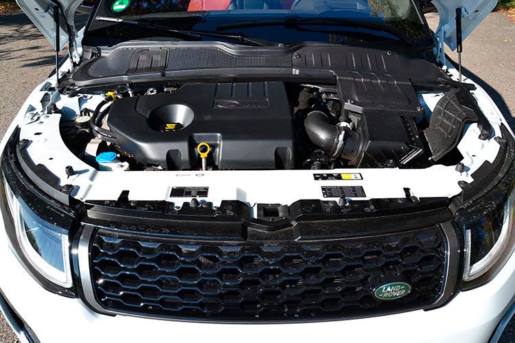 Den Evoque TD 4 bietet Land Rover in zwei Leistungsstufen an: Mit 110 kW/150 PS bei kombinierten Verbrauchswerten ab 4,2 Litern pro 100 Kilometer und mit 132 kW/180 PS und einem kombinierten Verbrauch ab 4,8 Litern auf 100 Kilometern.  (Foto: Michel)