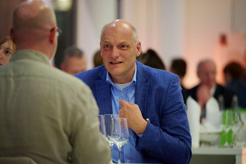 Impressionen vom ELEKTRONIKPRAXIS Frühlingsfest 2023 im Ketterer Kunst mit der Verabschiedung von Johann Wiesböck.  (Bild: © EYE AM CHRIS)