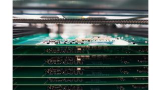 Mit der zunehmenden Vernetzung industrieller Systeme wächst die Bedeutung von Cybersicherheit entlang des gesamten Maschinenlebenszyklus – von der Entwicklung bis zum Betrieb. (Bild: Lenze)