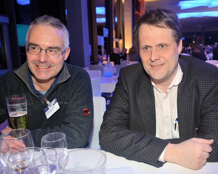 Stefan Schwarzenberger (Schwarzenberger, li.) und Roland Kaltefleiter (Netuse) diskutieren über Datenschutz in der Cloud. (IT-BUSINESS / Michael Hase)
