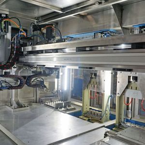 Skalierbar, präzise, formschlüssig: 6-Achs-Handlingsystem aus anwendungsspezifisch angepassten Standardmodulen des umfangreichen Lineartechnik-Baukastens von Rex­roth.