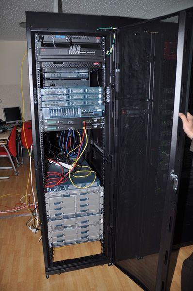 Das Rack mit dem Herzstück der UCC-Infrastruktur. (Archiv: Vogel Business Media)