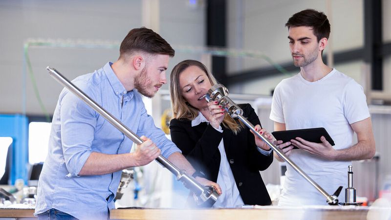 Im Zuge der Prozessoptimierung wird untersucht, wie sich das Design von Rührwerken, Spargern und Behältern auf den Rührprozess auswirken.  (Bild: Zeta GmbH)