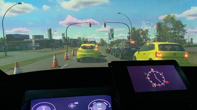 Die Cockpit-Perspektive während einer Testfahrt im Simulator.(Bild:  Uccello et al., IEEE OJITS 2026)