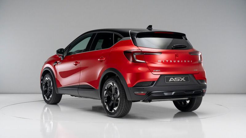 Zurück zum ASX: Es gibt Voll-LED-Leuchten und diverse Zierleisten in Schwarz bzw. in Chrom. (Bild: Mitsubishi)