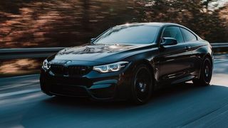 Auch in der Traditionsindustrie Automobil-Branche setzen Verantwortliche einen wachsenden Fokus auf Produkte, die über das IoT vernetzt sind. (Bild: gemeinfrei)