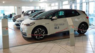 In Sachsen müssen Kfz-Betriebe wie hier das Autohaus Liliensiek schon seit heute ihre Verkaufsräume geschlossen lassen. (Bild: Autohaus Liliensiek)