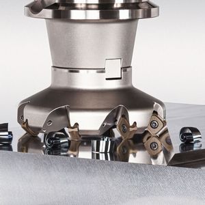 Mit dem cleverem Klemmsystem, den drei einsetzbaren WSP-Geometrien in nur einem Plattensitz und optimierten Spanformern ermöglicht der «DoTriple-Mill» von Tungaloy stabile Prozesse und flexible Frässtrategien.(Bild:  Tungaloy)