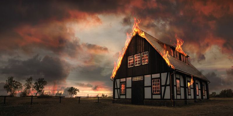 Abb. 1: Leicht entzündliche Stoffe ermöglichen es, mit einem Funkenschlag Feuersbrünste zu entfachen. (Symbolbild)(Bild:  cstirit - stock.adobe.com)