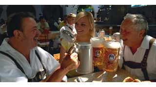 Wer im Hofbräuhaus München ein Bier bestellt, erhält Freiminuten für das hauseigene WLAN-Netz von The Cloud Networks. (Hofbräuhaus, BBMC Tobias Ranzinger)