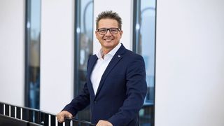 Klebe- und Dosiertechnikspezialist Scheugenpflug gehört nun offiziell zum schwedischen Atlas-Copco-Konzern. Olaf Leonhardt verstärkt als neuer Vorstandsvorsitzender nun die bestehende Geschäftsführung von Scheugenpflug. (R. J. Vogel)