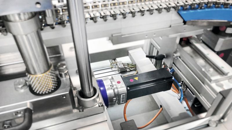 Da das Planetengetriebe in der Stanzachse mit der smarten Cynapse-Funktionalität ausgestattet ist, konnte der beginnende Lagerschaden am Vertikalhub frühzeitig erkannt und behoben werden. (Bild:  Wittenstein SE)