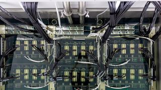 Sustainable Metal Cloud produces so-called "Hypercubes," in which the GPUs from Nvidia or other manufacturers are liquid-cooled. (Image:SMC)