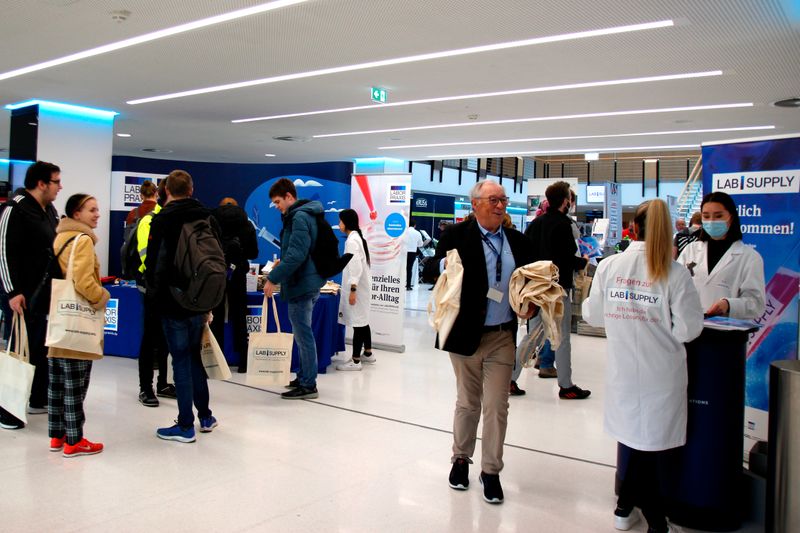 Und die bestbesuchte LAB-SUPPLY-Messe des Jahres 2022 ist...?    Mehr Infos zu den kommenden LAB-SUPPLY-Messen finden Sie auf www.lab-supply.info.  (LABORPRAXIS, Ottleben)