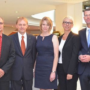 Sehen trotz der günstigen Absatzzahlen auch Probleme für die Seat-Partner: Der Vorstand des Partnerverbands mit (v. li.) Benno Schulz, Frank Hoppe, Claudia Früchtl-Ebner, Sylvia Lange und Martin Braunheim.(Foto:  Grimm)